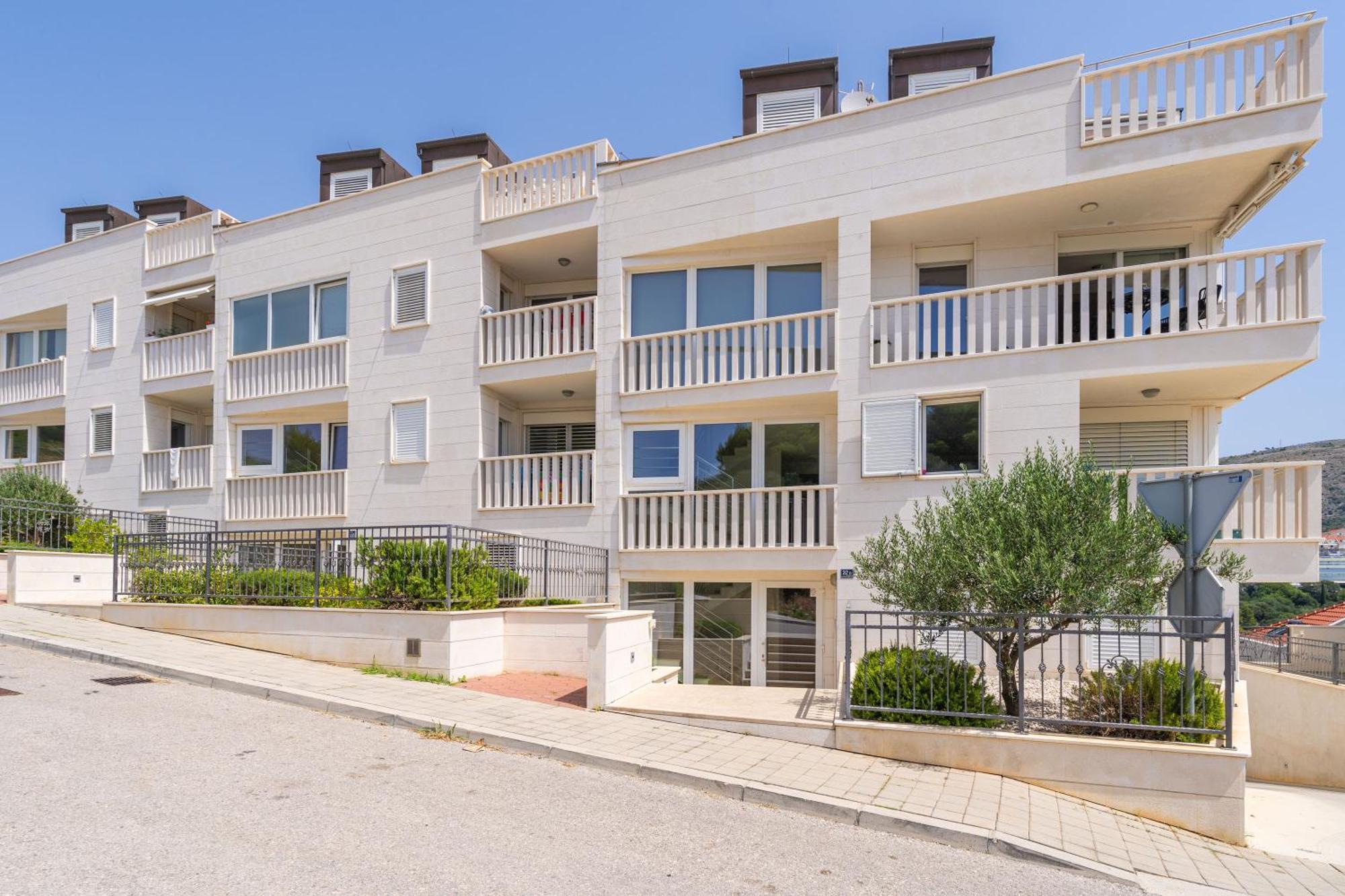 Apollo In With Sea View