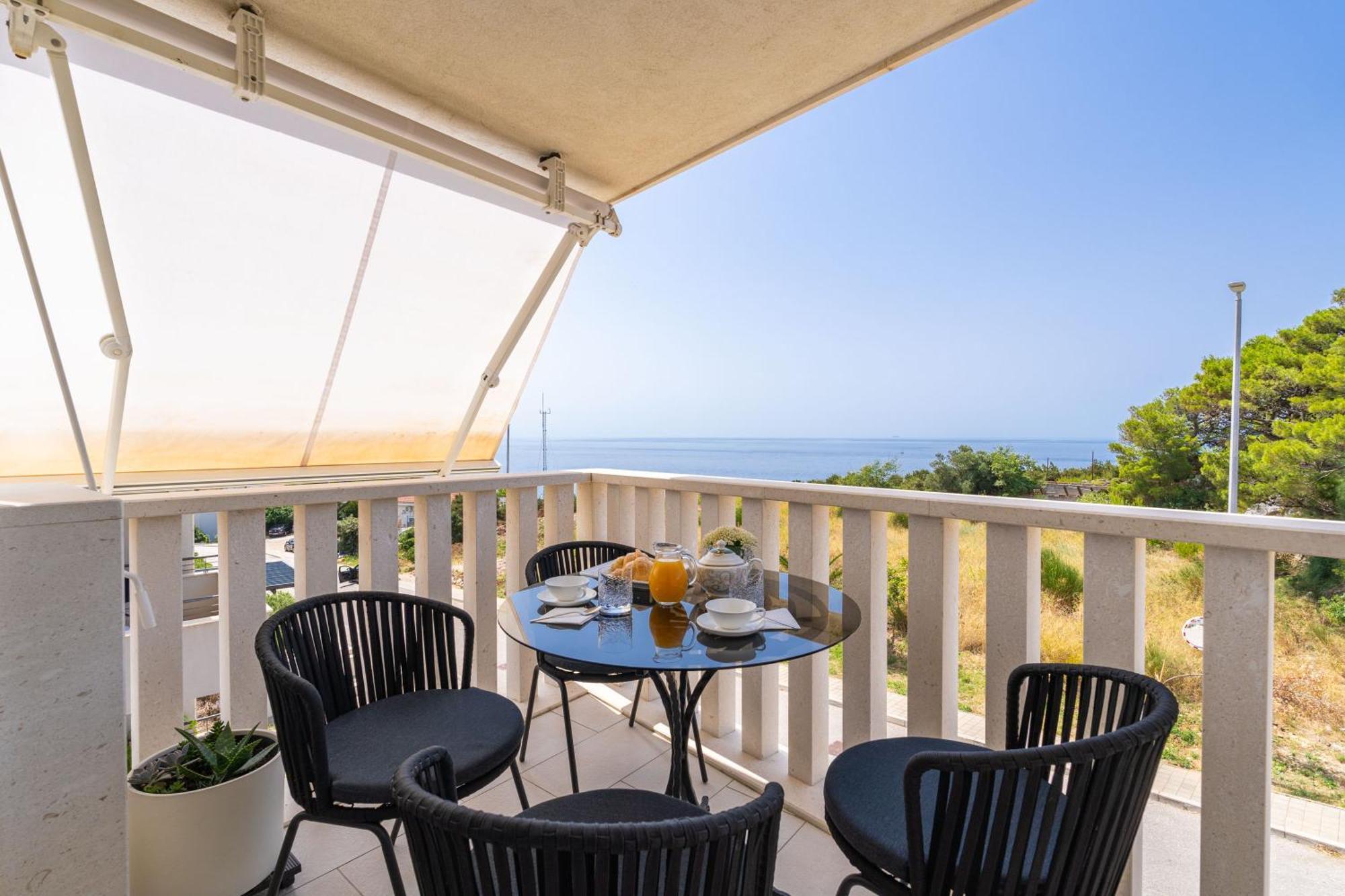 Apollo In With Sea View
